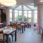Jeravi Club - Hotel