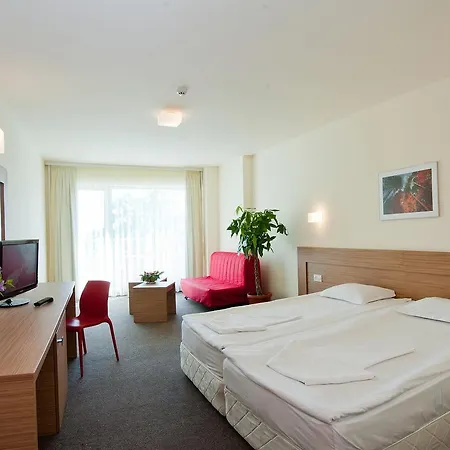 Jeravi Club 4*