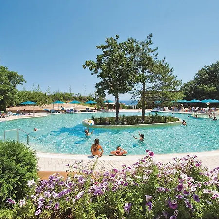 Jeravi Club Szálloda 4*