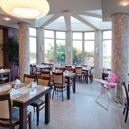 Jeravi Club Szálloda